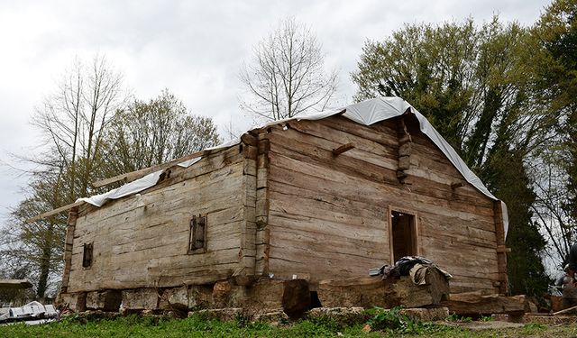 Samsun'da 8 asırlık tarihi çivisiz ahşap camide onarım çalışmaları başladı
