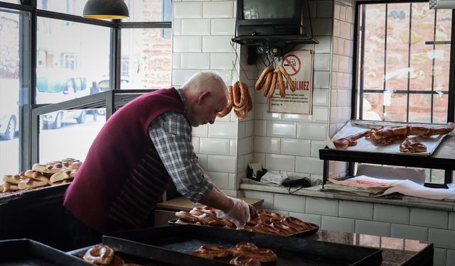 Bursa'da çocukların "tekne orucu" için hazırlanan iftariyelik poğaça geleneği sürdürülüyor