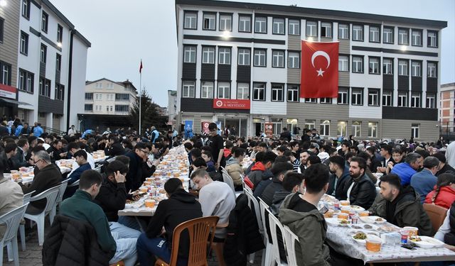 Ordu'da yaklaşık 1500 üniversite öğrencisi iftarda buluştu
