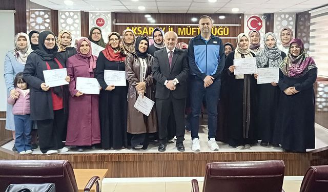 Aksaray'da kadın gassallar belge aldı