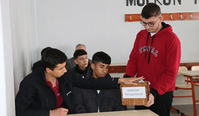 Amasya'da öğrenciler "zimem defteri" geleneğini yaşattı