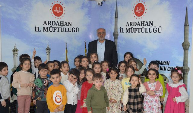 Ardahan'da minikler ramazanda iyilikte yarıştı
