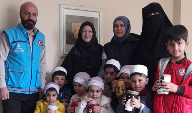 Hakkarili minikler iyilikte yarıştı