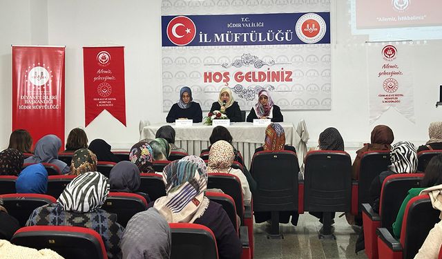 Iğdır'da "Ailede Değerler ve Kadın" paneli