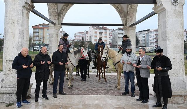 İspanya'dan at sırtında kutsal topraklara giden 3 hacı adayı Edirne'den dualarla uğurlandı