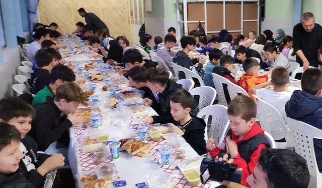 İzmit’te çocuklara özel iftar programı