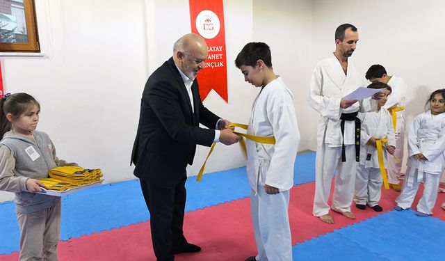 Diyanet Gençlik Merkezi'nde kuşak giydiler