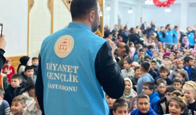 Kastamonu’da çocuklar teravihte buluştu