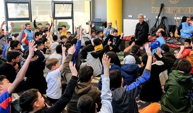 İzmir ve Manisalı Gençler Ramazan Kampında buluştu
