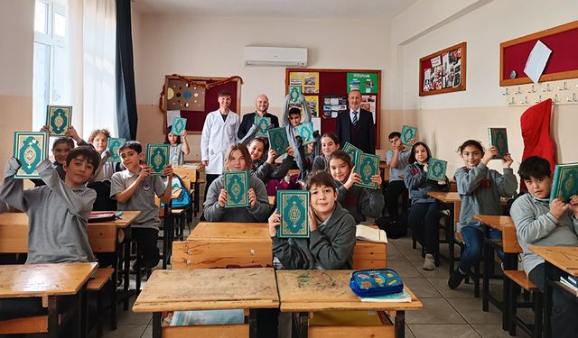 Ortaca'da öğrencilere Kur'an-ı Kerim hediye edildi