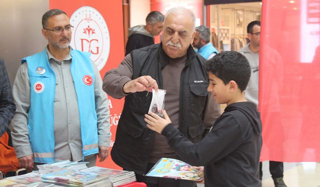 Kadir Gecesi standında vatandaşlar bilgilendirildi