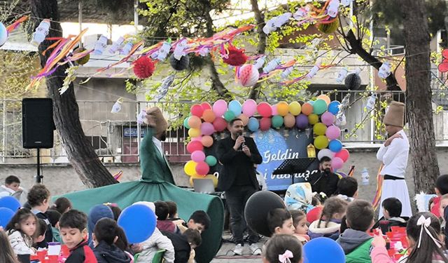 Dulkadiroğlu'nda çocuklar minare gölgesinde iftar etti