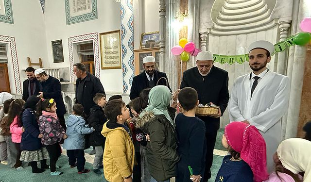 Yalvaç'ta minikler ramazan sevinci yaşadı