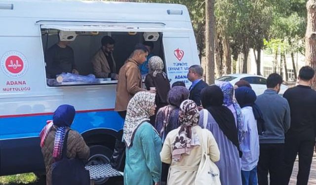 Adana'da öğrencilere çorba ikram edildi