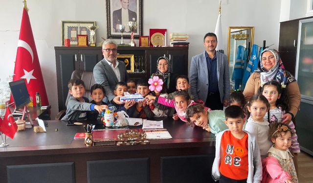 Besnili miniklerden Gazzeli kardeşlerine destek