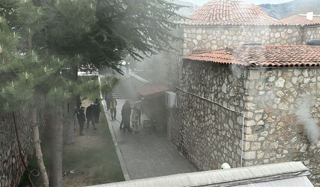 Tokat'ta tarihi camide çıkan yangın söndürüldü