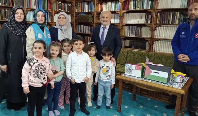 Aksaraylı minikler Filistin'e destek oldu