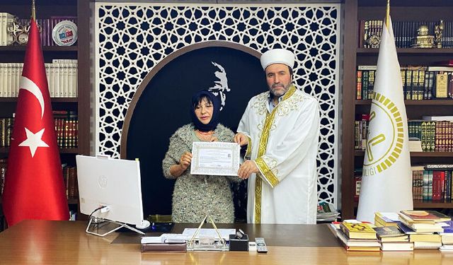 Alman kadın Alanya’da Müslüman oldu