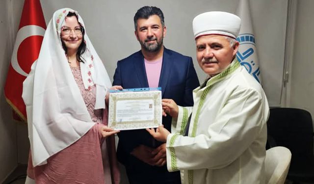 Alman hemşire Köyceğiz'de Müslüman oldu