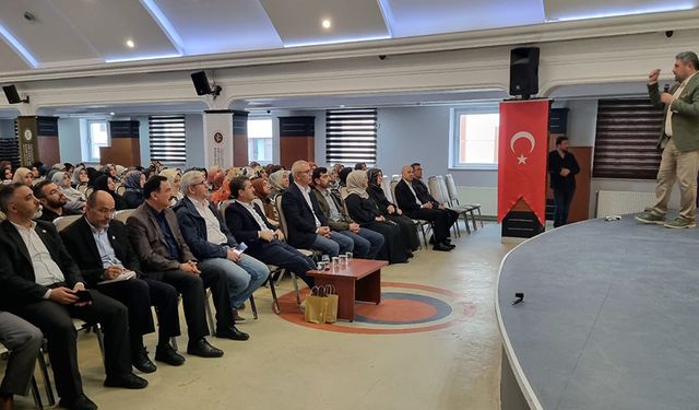 Düzce'de "İnsan, Eğitim ve Medeniyet" konferansı verildi