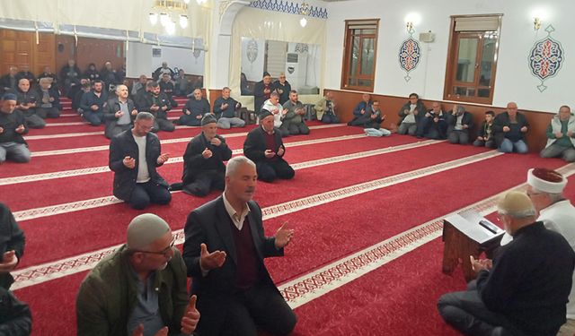 Düzce'de "Vefa İçin Dua" programları düzenleniyor