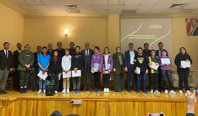 Emirdağ'da çocuklar siyer bilgisinde yarıştı