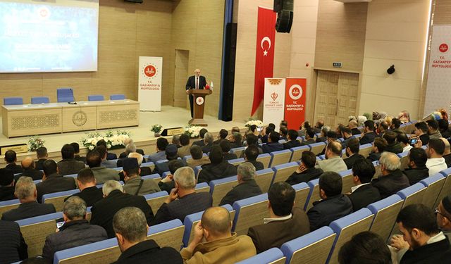 Dr. Şahin, Gaziantep'te din görevlileriyle bir araya geldi