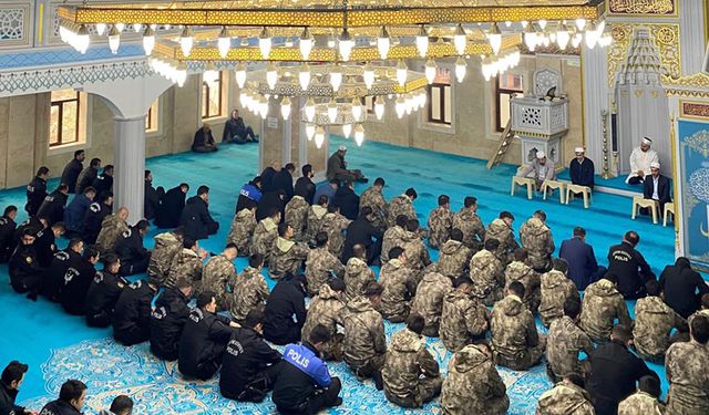 Hakkari'de şehit polisler için mevlit okundu