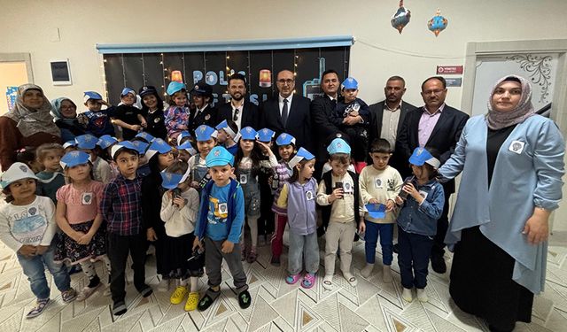 Mersinli minikler polis amcalarıyla buluştu