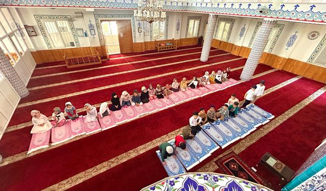 Miniklerden "İlk Namazım İlk Seccadem" etkinliği