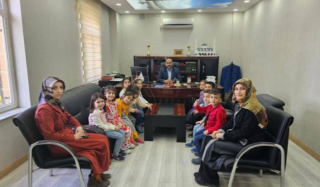 Miniklerin örnek davranışı yürekleri ısıttı