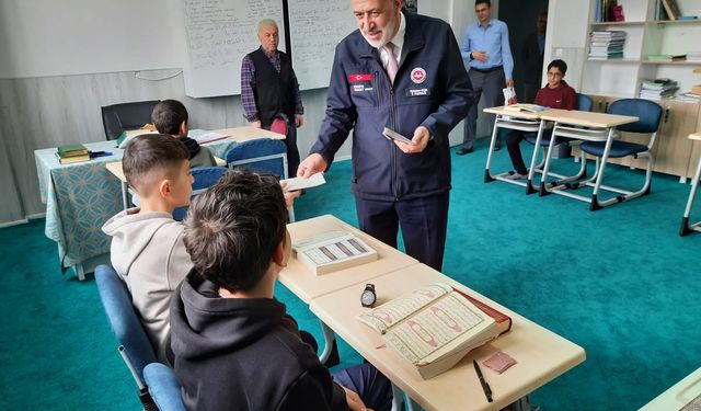 Müftülükten öğrencilere bayram harçlığı