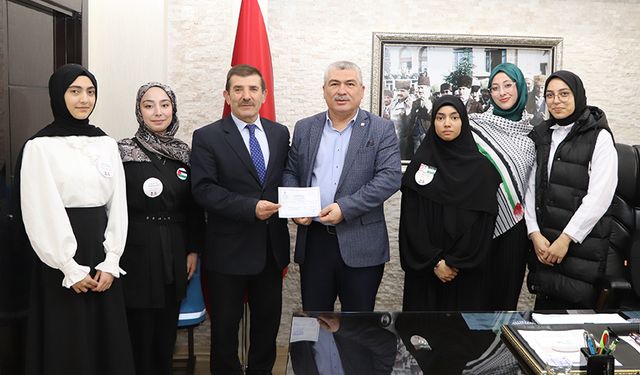 Sivas'ta öğrenciler Filistin için yardım kermesi düzenledi