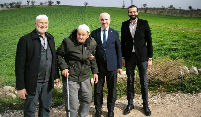Gedizli hayırsever çift, tarlasını TDV’ye bağışladı