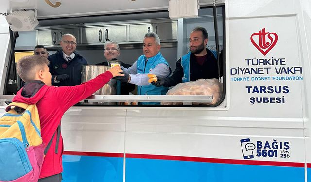 Tarsus TDV Mobil İkram Aracı vatandaşların içini ısıttı