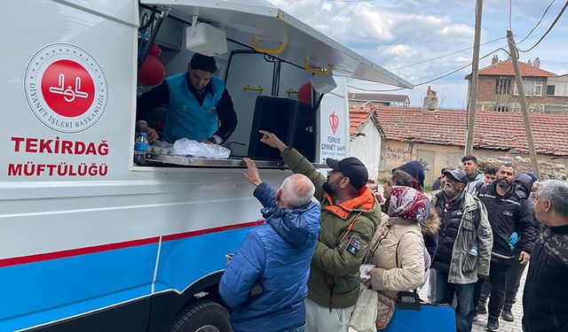 Tekirdağ'da dünya romanlar günü ikramı yapıldı