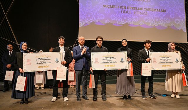 İstanbul'da "Seçmeli Din Dersleri Yarışmaları"nda dereceye giren öğrencilere ödülleri verildi