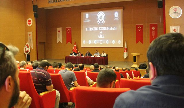 Aydın'da "Fıtratın Korunması ve Aile" paneli gerçekleştirildi