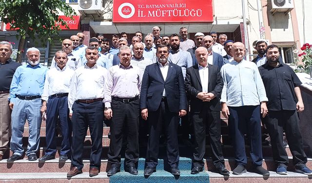 Batman'da din görevlileri kurbanlarını TDV'ye verdi