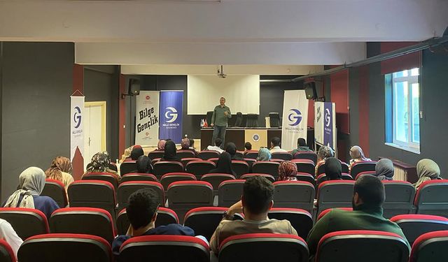 Bilge gençlikten KPSS ve AGS semineri