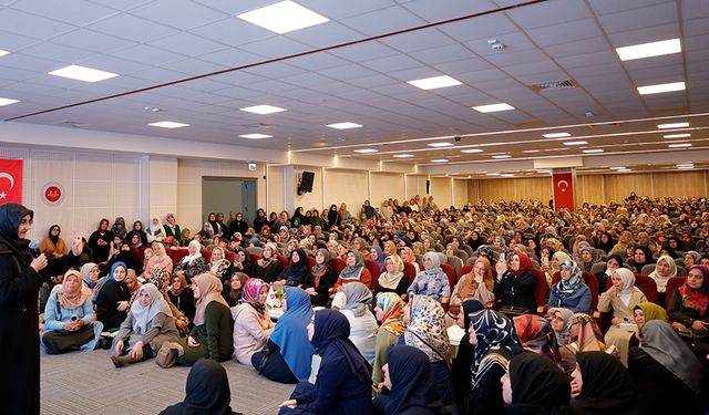 Denizli'de "Fıtratın Korunması ve Aile" konferansı yapıldı