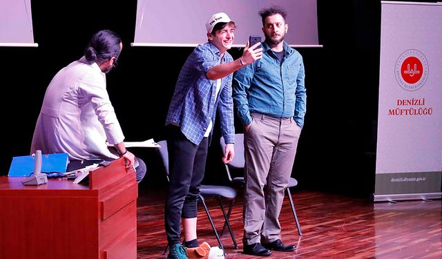 Denizli'de tiyatroyla sosyal medya bağımlılığına dikkat çekildi