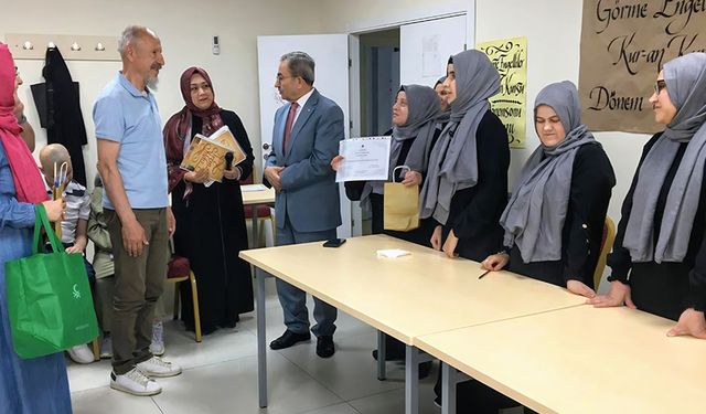 Balıkesir'de görme engelliler Kur'an öğrenmeye devam ediyor