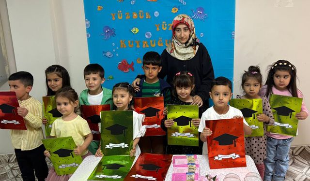 Hakkari'de minikler karne aldı