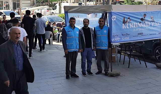 Hakkari'de vekaletle kurban bağış ve tanıtım standı açıldı