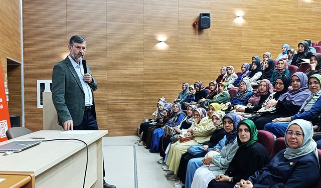 Kur'an kursu öğreticilerine P4C eğitimi verildi