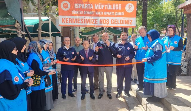 Isparta'da ihtiyaç sahibi aileler için kermes açıldı