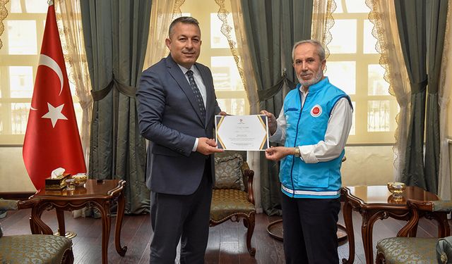 Kilis Valisi Şahin, kurbanını TDV'ye verdi