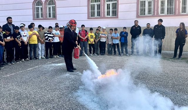 Kilis'te Kur'an kursu öğrencilerine temel yangın eğitimi verildi