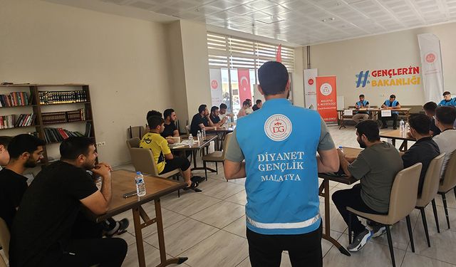 Malatya'da ödüllü münazara düzenlendi